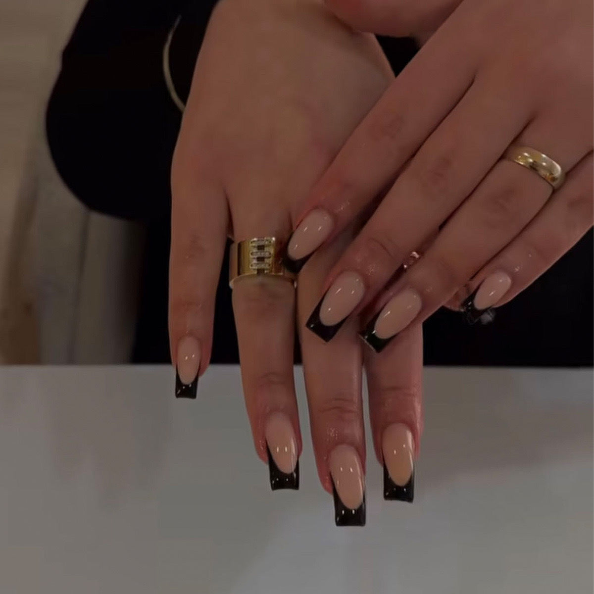 Kunstnagelspitzen mit modernem Design und stylischen Akzenten Brehn