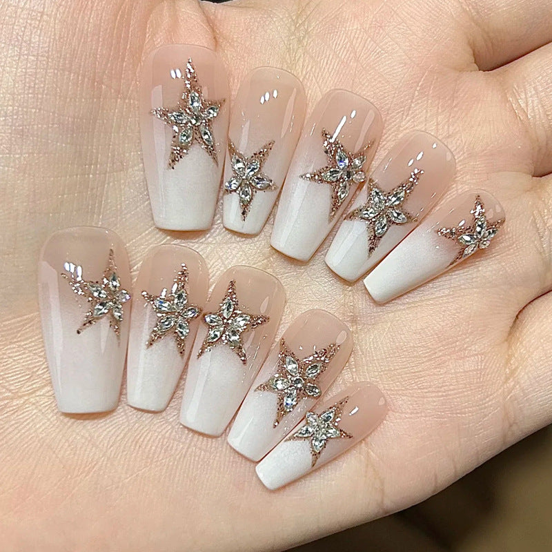 Elegante Druck-Nageltips mit goldenen Akzenten Brehn