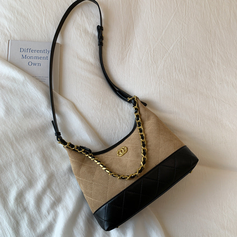 Gepolsterte Wildleder Schultertasche Brehn