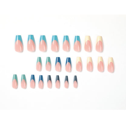 Kunstvolle Nagelverlängerungen mit präzisem Farbverlauf und eleganten Akzenten Brehn