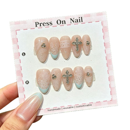 Dekorativer Press-On-Nagel-Set mit anpassbaren Designs