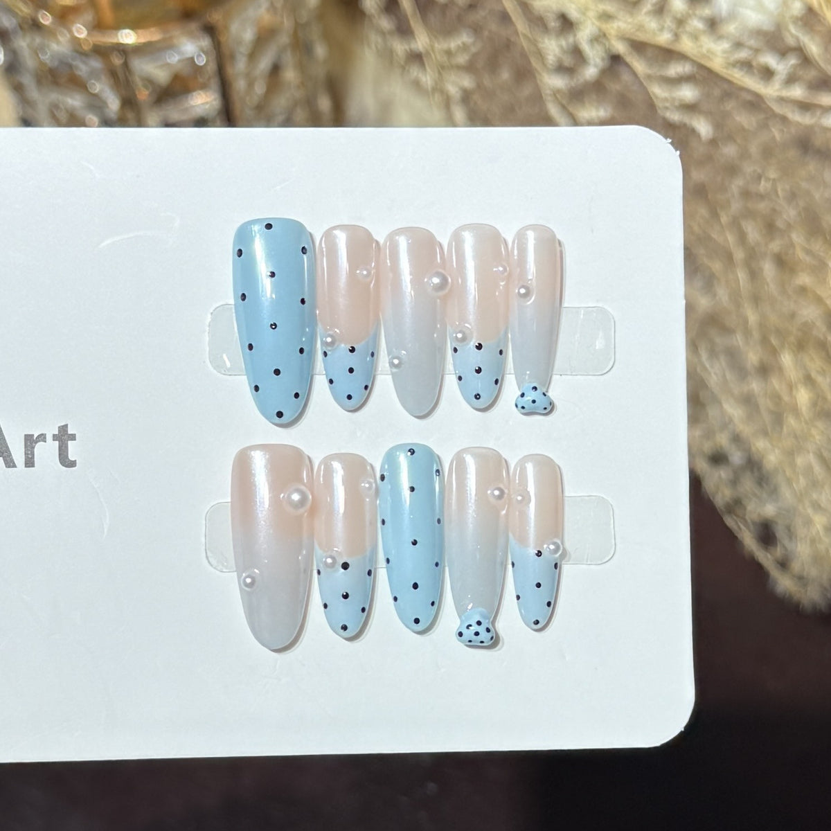 Dekorative Press-On Nagelset mit einzigartigem Punktdesign Brehn