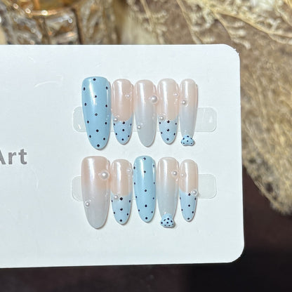 Dekorative Press-On Nagelset mit einzigartigem Punktdesign Brehn