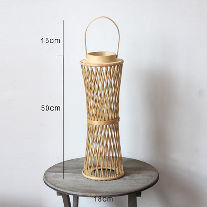Elegante Lampenständer aus geflochtenem Material Brehn