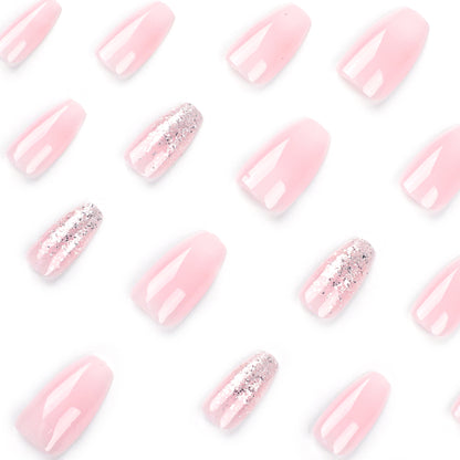 Kunstvolle Gel-Nägel mit Glitzer- und Ombre-Effekten Brehn
