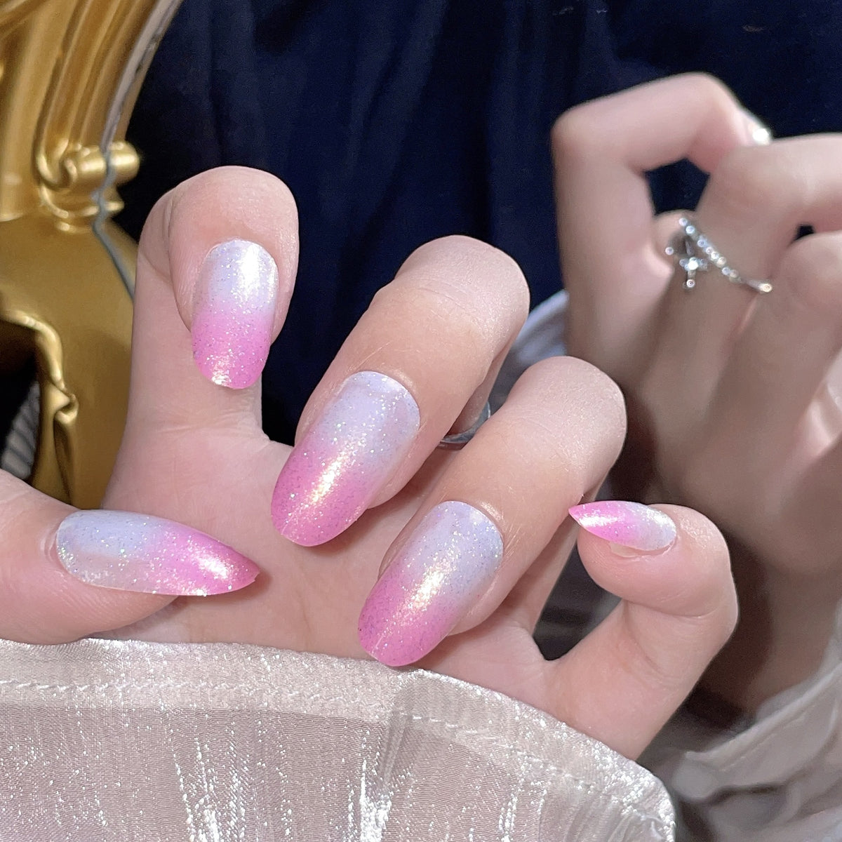 Kunstnägel mit Glitzer-Gradient und Ombre-Effekt Brehn