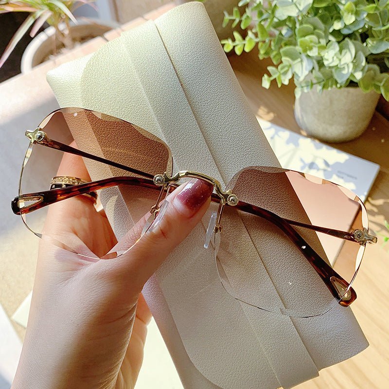 Damen modische Flügelsonnenbrille mit hochwertigem Metallrahmen Brehn