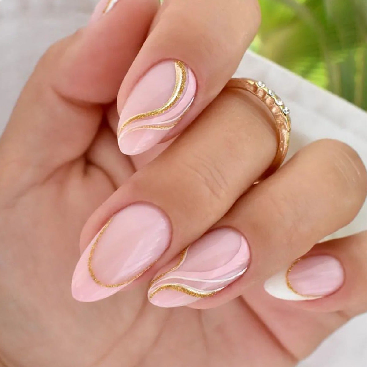 Elegantes Zweifarbiges Nagelkunstdesign Brehn