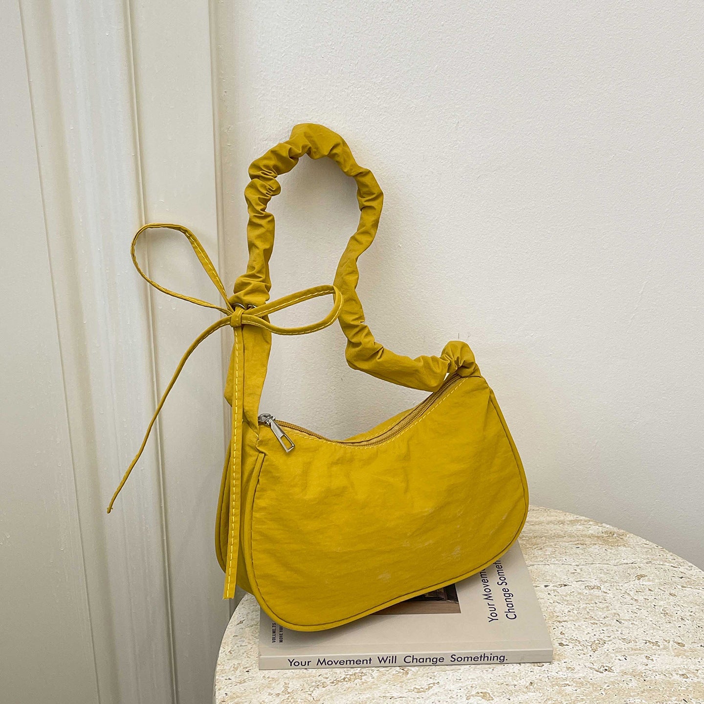 WoTexturiertes Stoff Sling Bag Brehn
