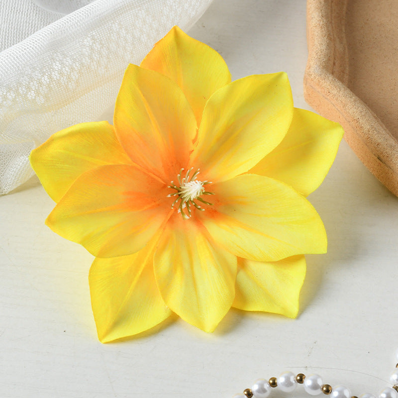 Elegante Stoffblumenklammer