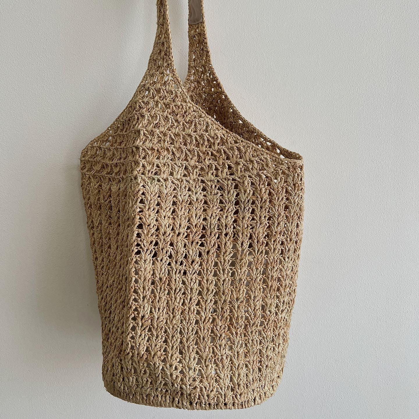 Handgefertigte Strohtasche mit Modischem Streifenmuster Brehn
