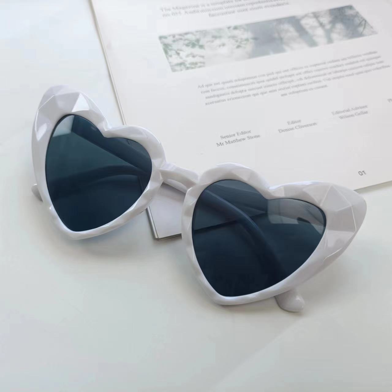 Damen Herzförmige Sonnenbrille mit transparenten Gläsern Brehn