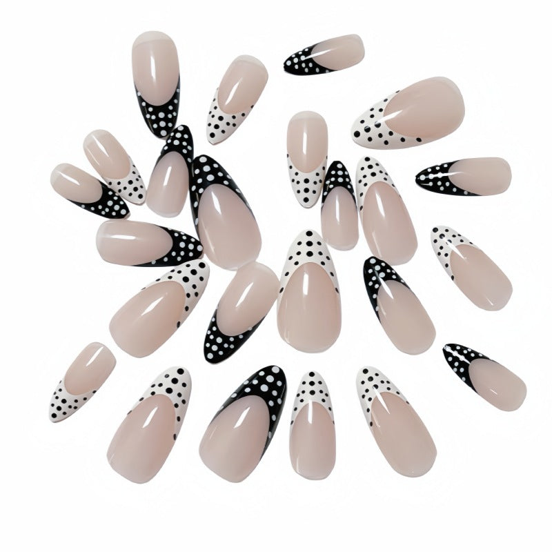 Stylishes gepunktetes Press-On-Nail-Design Brehn