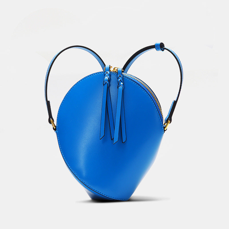 Skulpturales Tropfen-Crossbody-Bag mit verstellbarem Riemen & Quastenreißverschluss