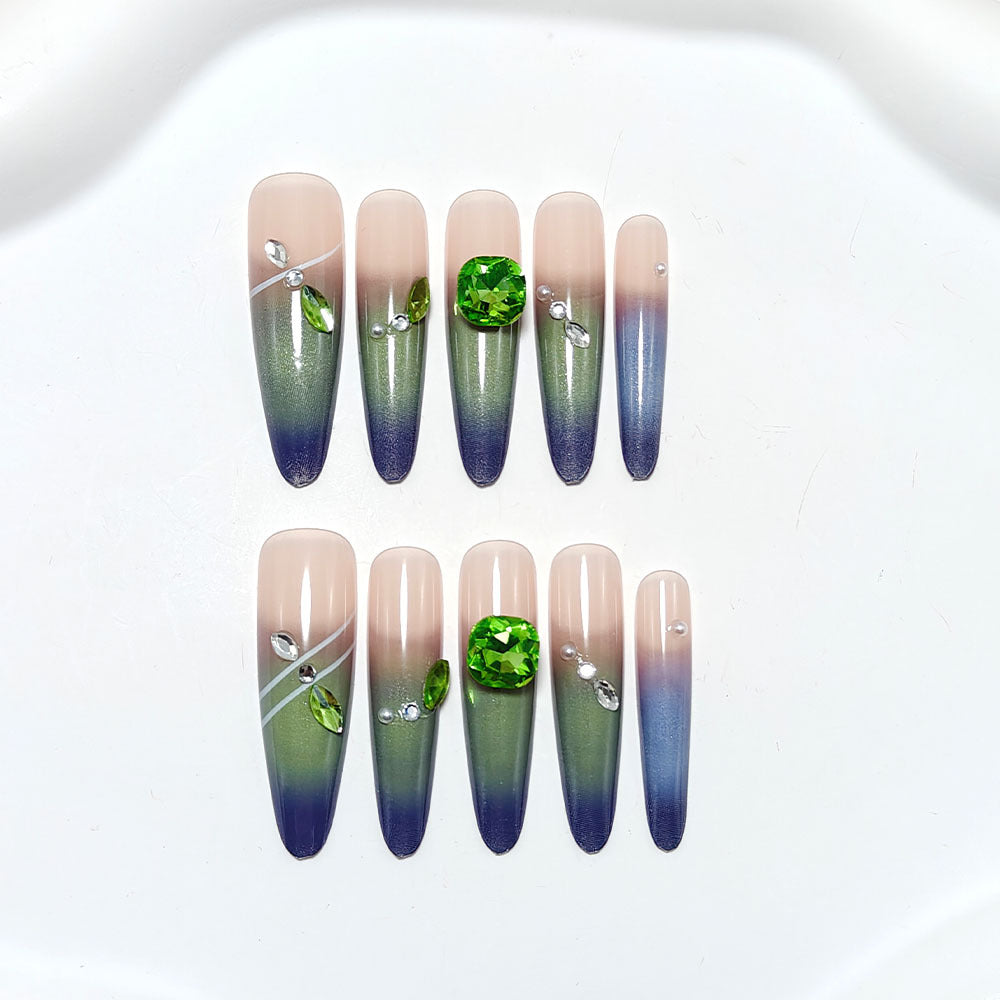 Kunstnägel mit Elegantem Ombre-Design und Funkelnden Akzenten Brehn