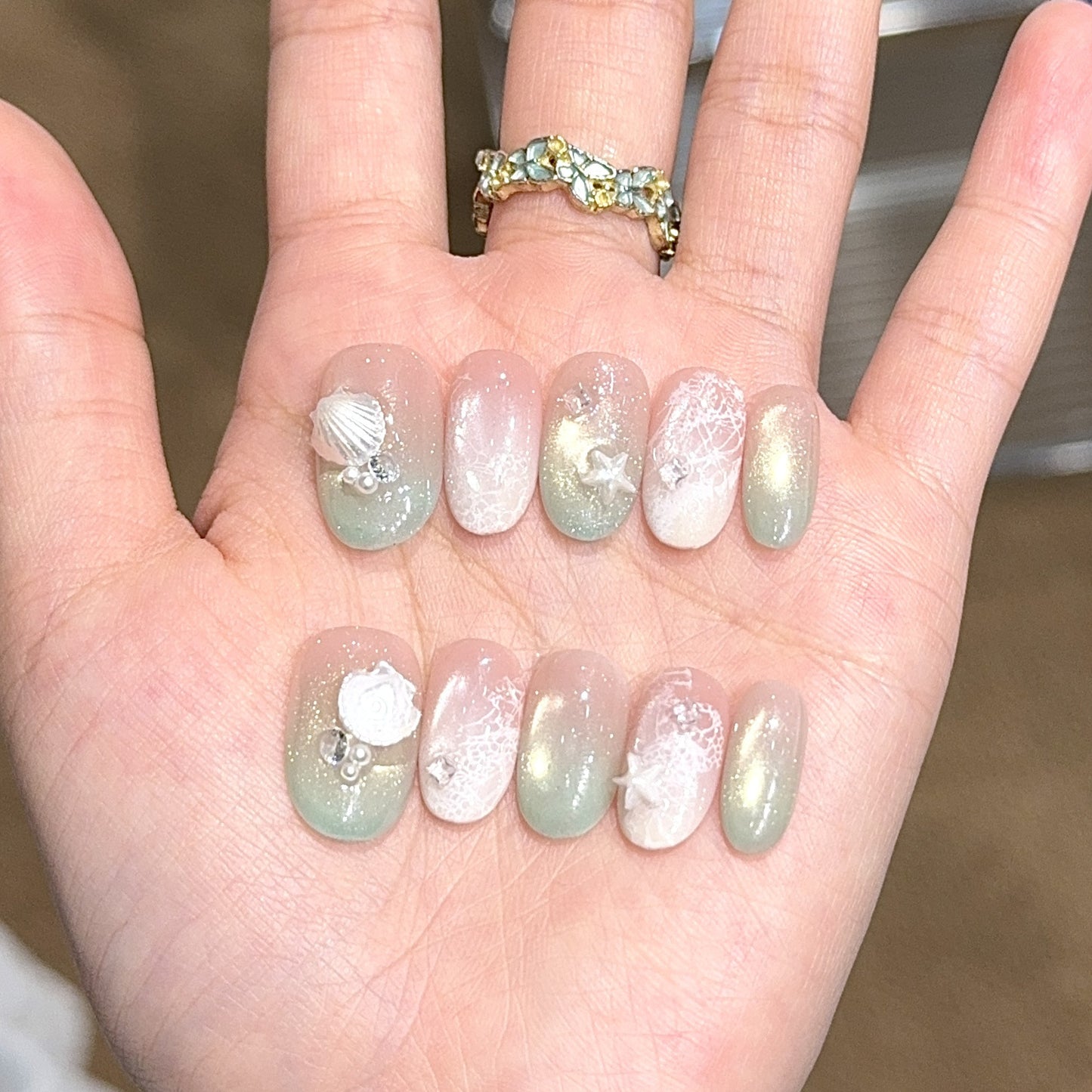 Künstliche Nagelspitzen mit Maritimem Design und Glitzereffekten Brehn