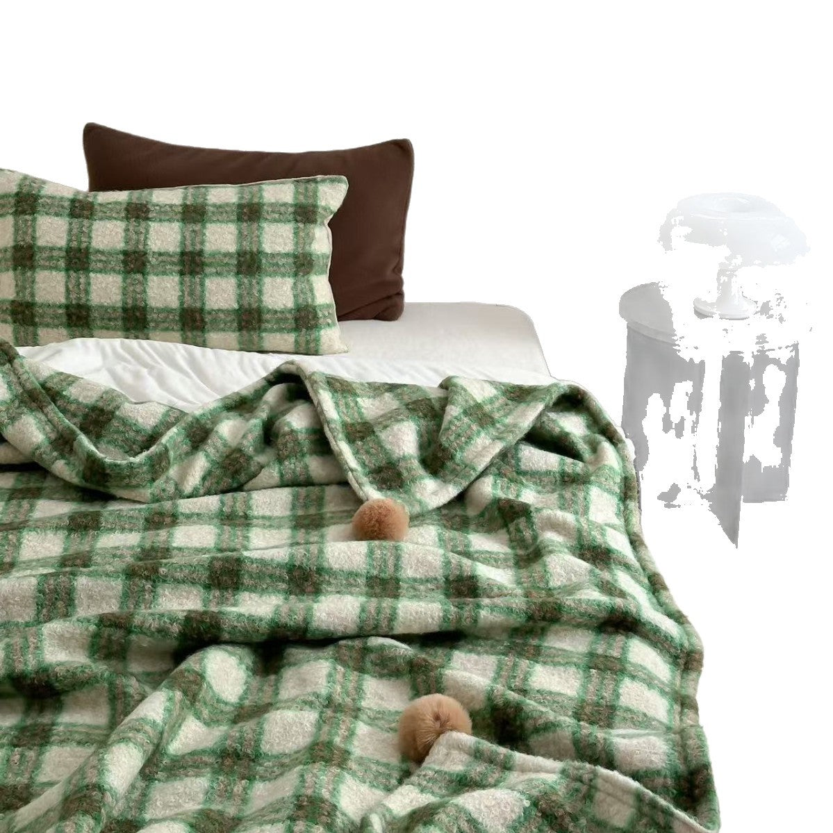 Kuscheldecke mit kariertem Muster und Bommelverzierung Brehn
