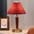 Dekorative Tischlampe mit plissiertem Schirm