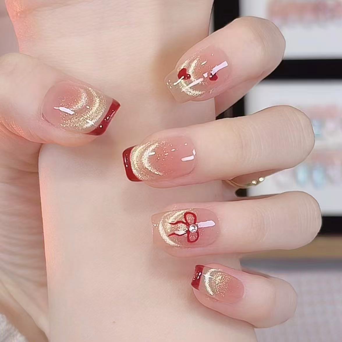 Künstlerische Herz-Themen Press-On Nagelkunst Brehn