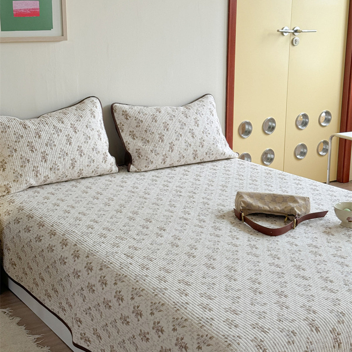 Leichtgewichtiges Baumwoll-Kantha-Stil Wendedecke und Paspel-Kissenbezug-Set