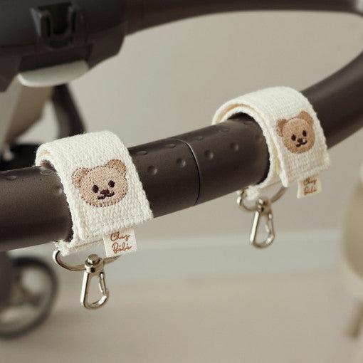Abnehmbare gewebte Tasche mit gesticktem Bären und silbernen Drehclips