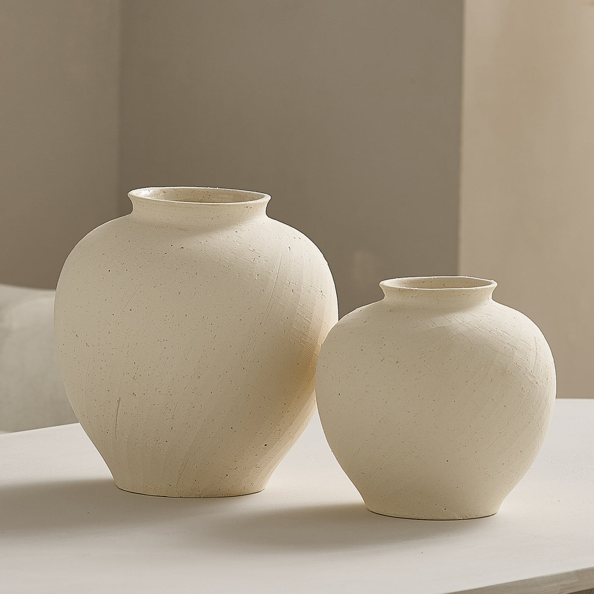 Elegante Keramikvase mit organischen Formen Brehn