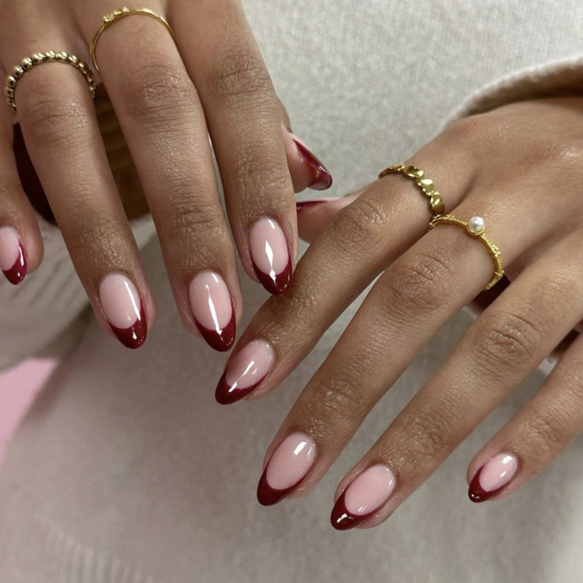 Kunstvolle Nagelkunst mit elegantem French-Tip und stimmungsvollem Design Brehn