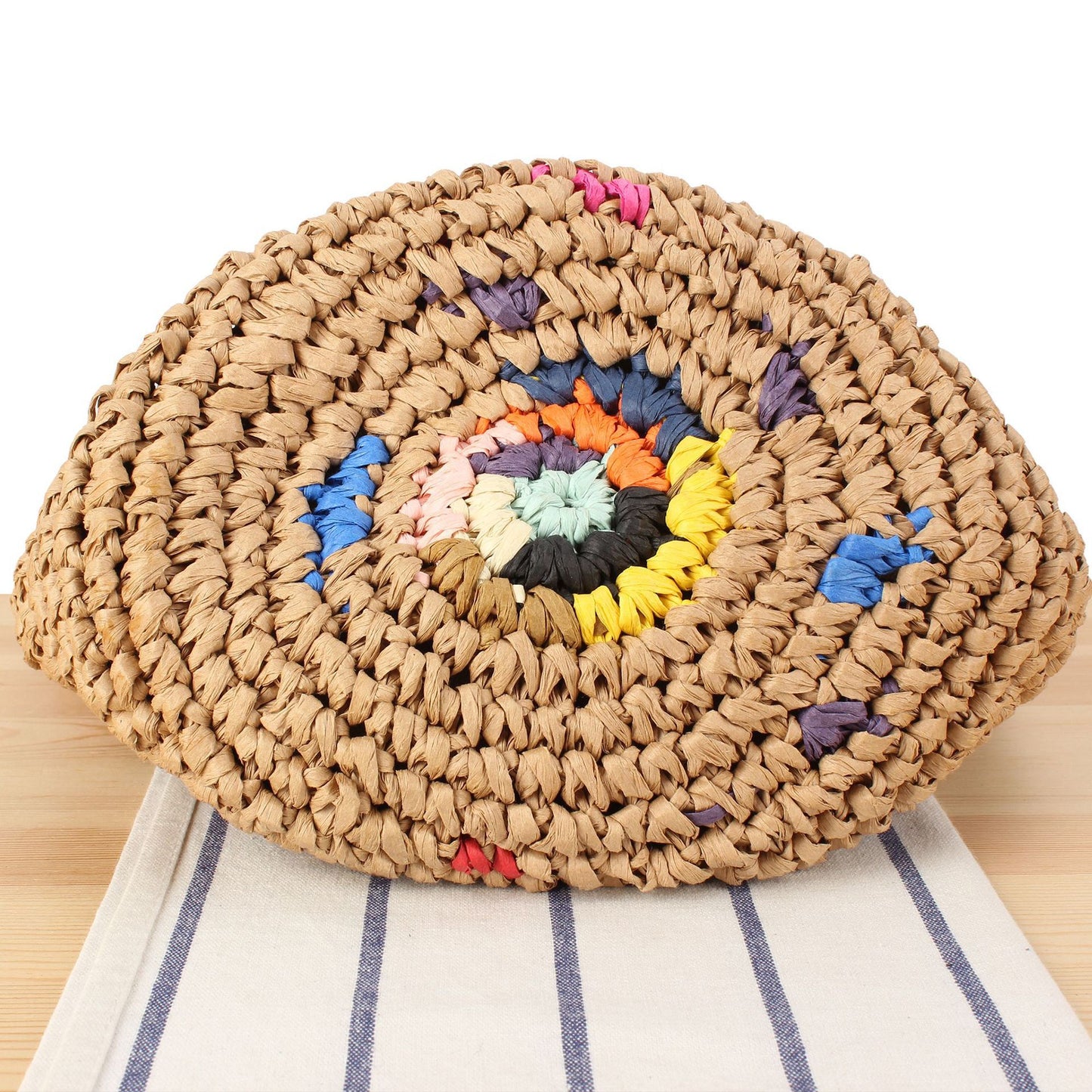 Handtasche Aus Handgearbeitetem Naturmaterial mit Buntem Akzent Brehn