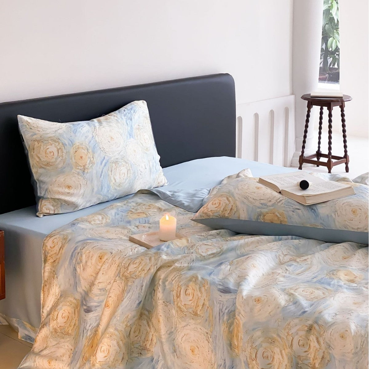 Bettwäsche-Garnitur aus Baumwollsatin mit dezentem Herz-Jacquard und seidig-glänzendem Finish Brehn