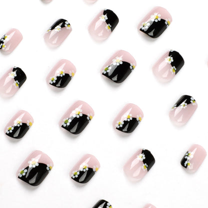 Kunstvolle Nagelkunst mit Blumenmuster Brehn
