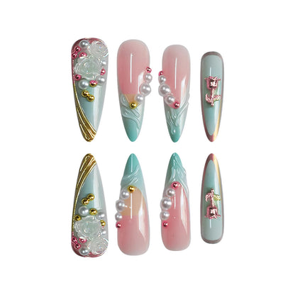 Luxuriöse Stiletto-Nagelverzierung mit floralen Akzenten Brehn