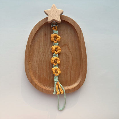 Makramee Kinderwagen- und Schnuller-Lanyard mit Holzstern-Clip