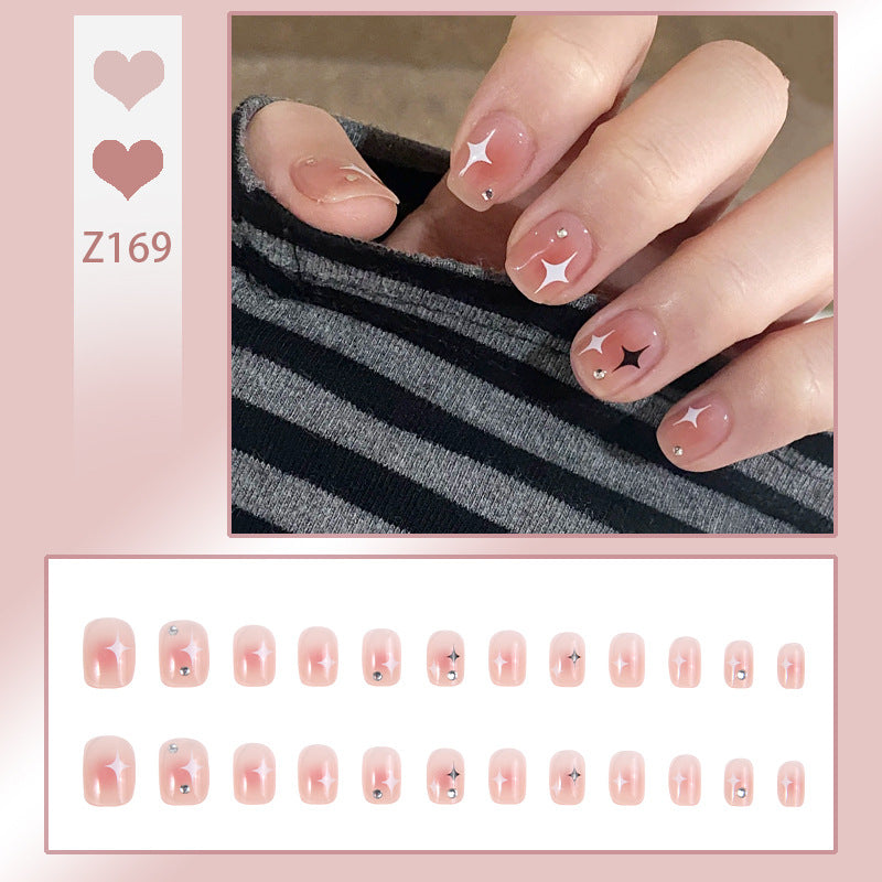 Kunstnagelset mit eleganten Glitzerverzierungen und schimmernden Akzenten Brehn