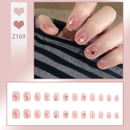 Kunstnagelset mit eleganten Glitzerverzierungen und schimmernden Akzenten Brehn