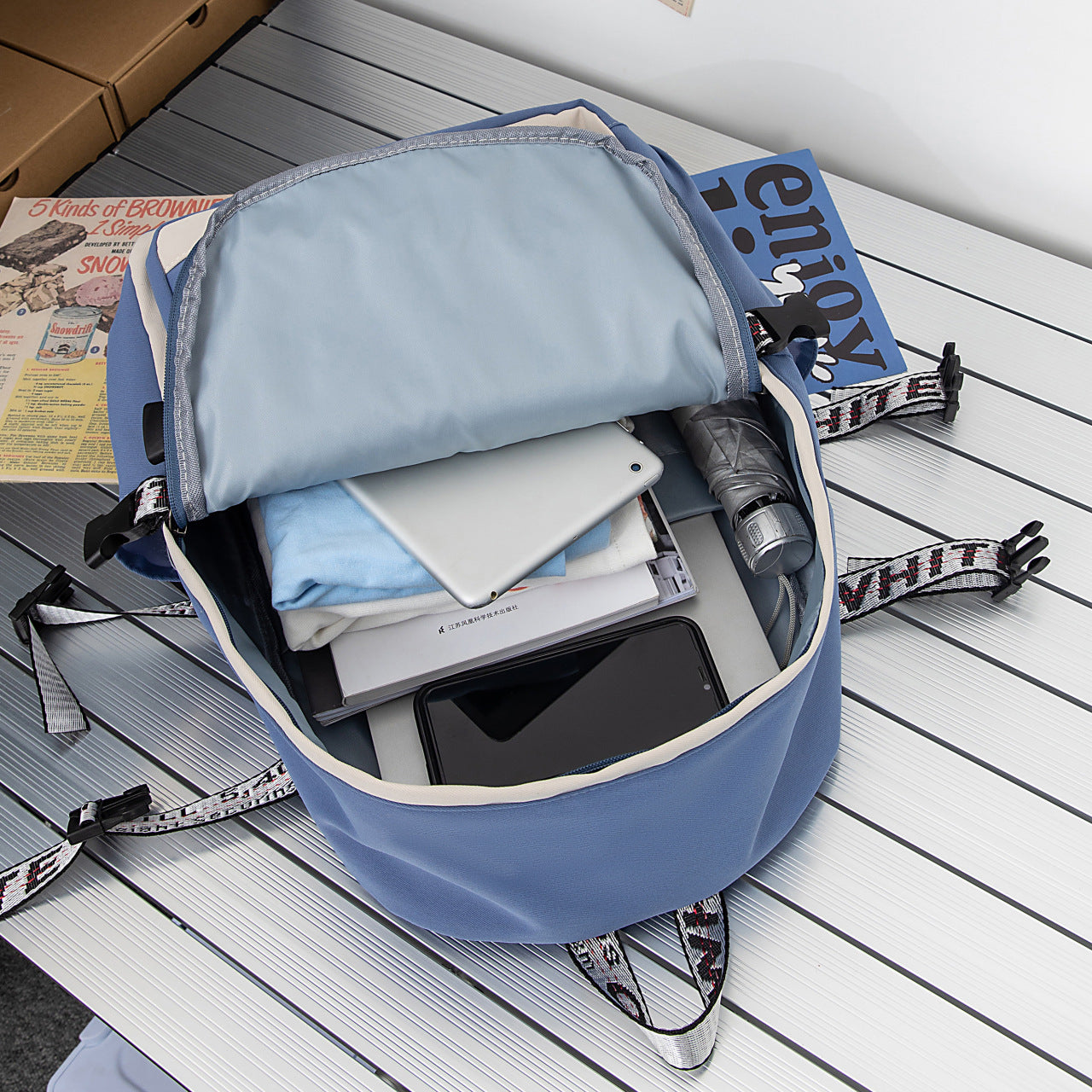 Moderner Rucksack mit Vielseitigen Fächern und Kreativen Applikationen Brehn