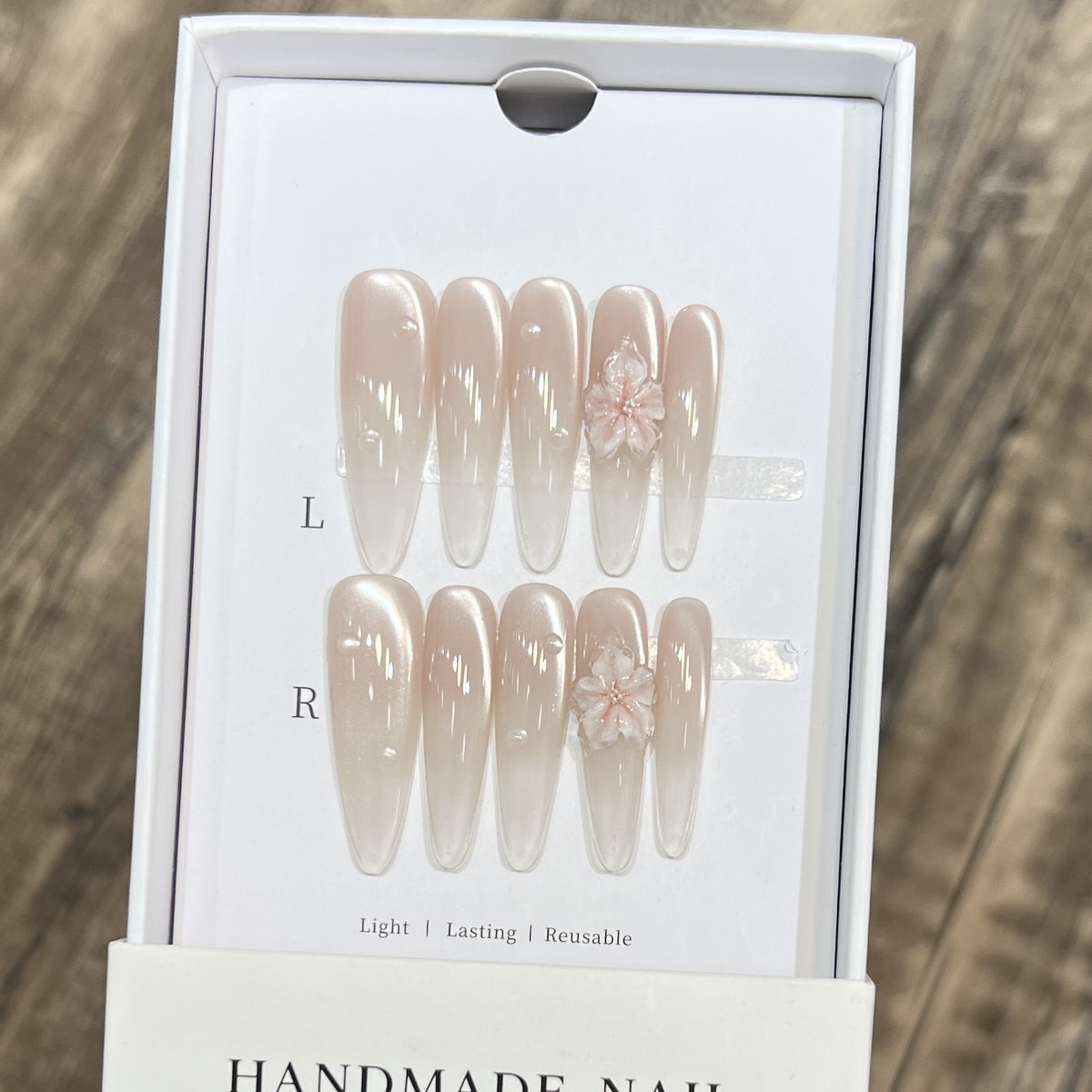 Elegante Stiletto-Nagelverlängerungen mit floralen Akzenten Brehn