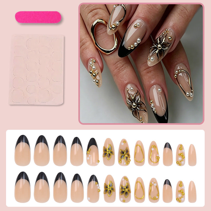 Kunstnagelset mit handgefertigten Verzierungen Brehn