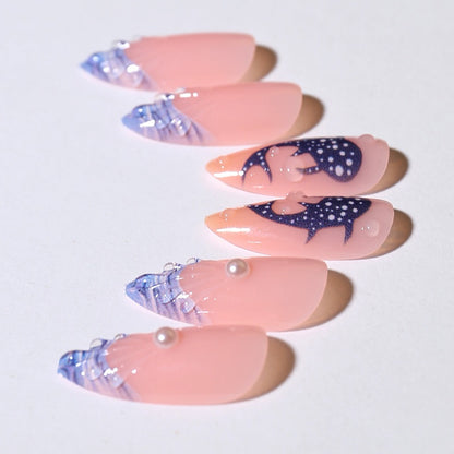 Elegantes Kunstnagelset mit maritimen Akzenten Brehn