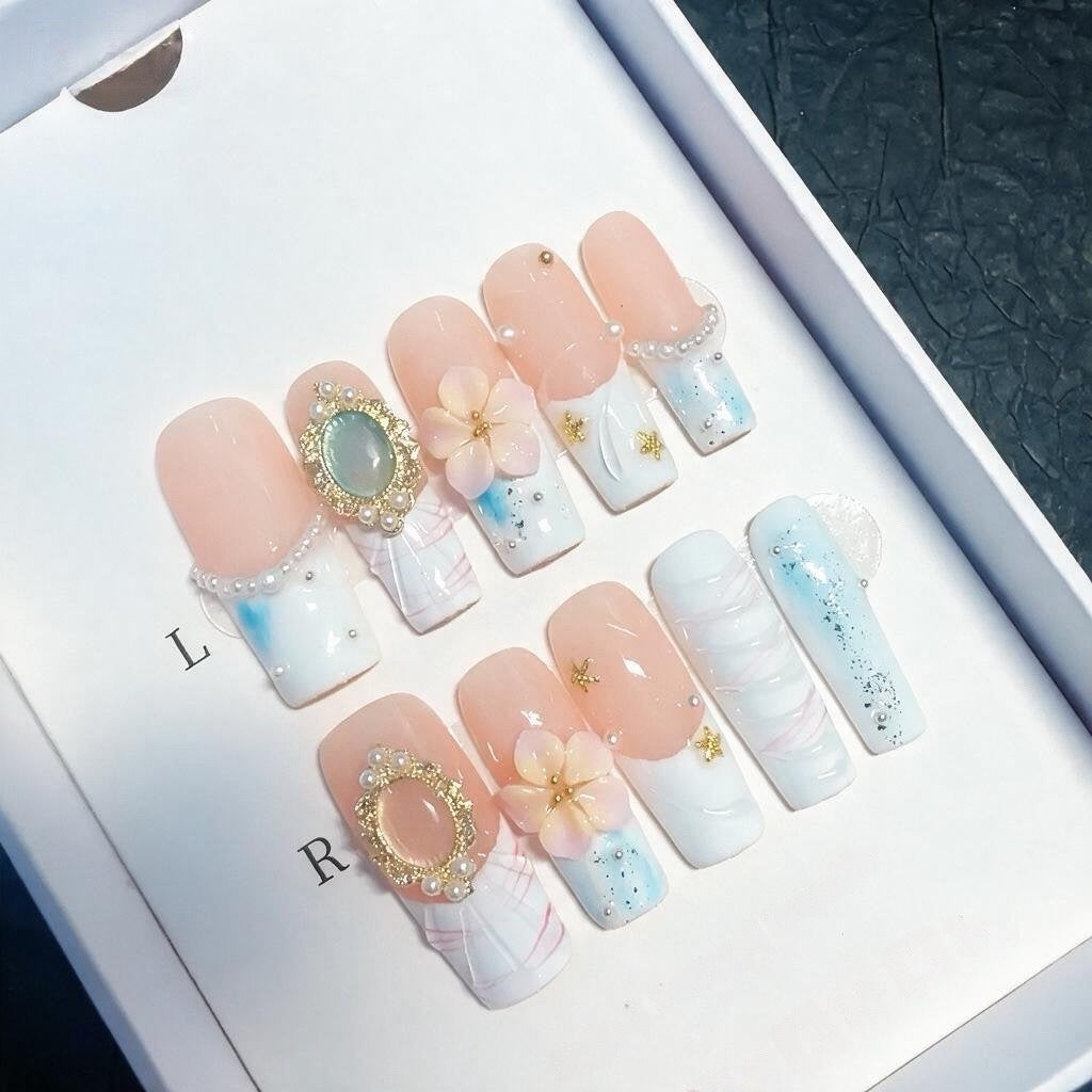 Blumenverzierte Press-On Nagelset