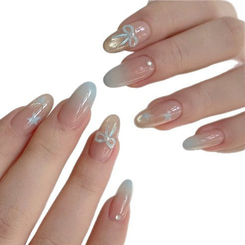 Dekoratives Press-On Nagelkunst-Set mit Schleife und Farbverlaufdetails Brehn