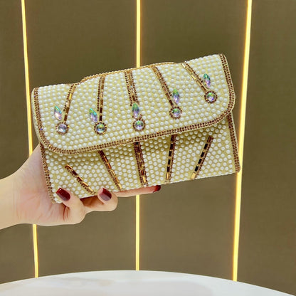 Elegante, mit Kristallen verzierte Abend-Clutch