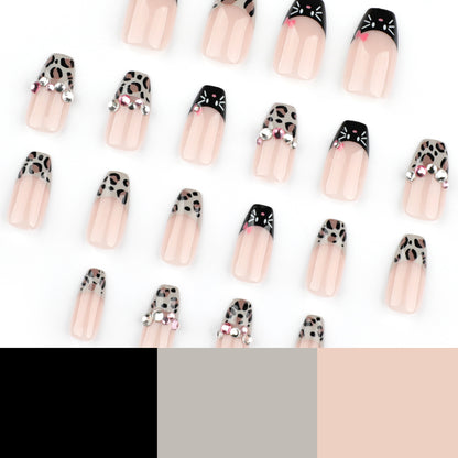 Kunstvolle Nailart mit Glamourösen 3D-Verzierungen Brehn