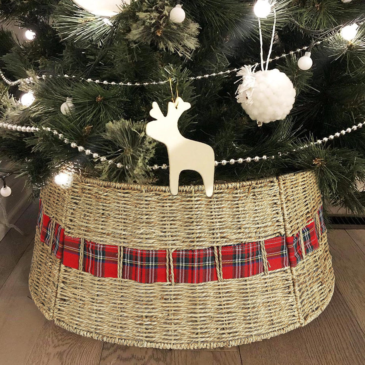 Dekorativer Weihnachtsbaumständer Aus Geflecht Brehn