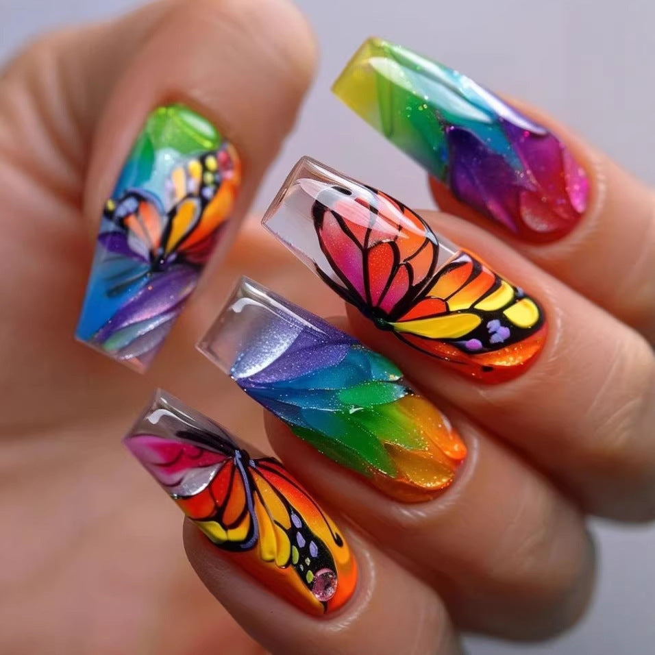 Kunstvolle Nagelverzierungen mit 3D-Motiven Brehn