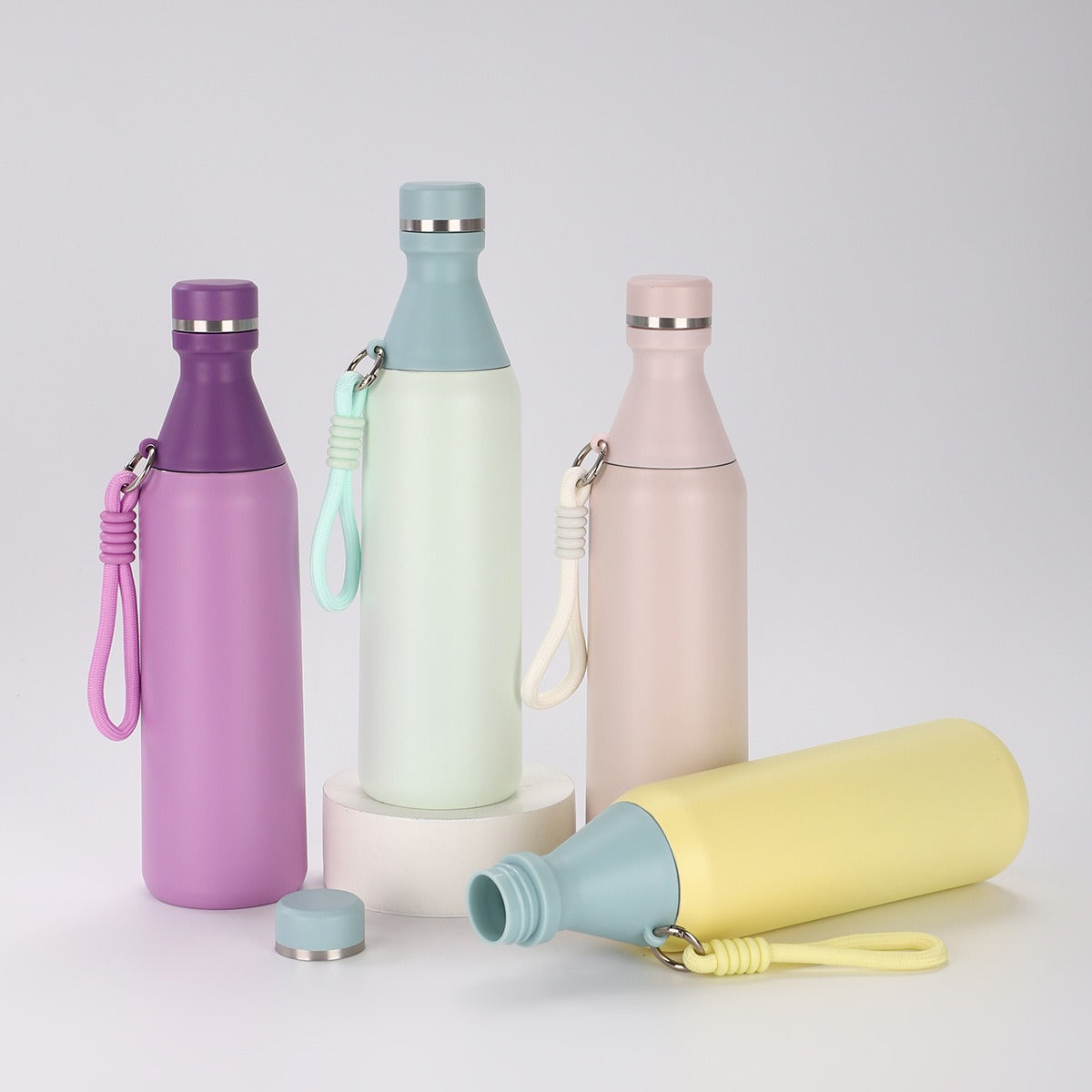 Damen isolierte Trinkflasche mit praktischem Trageriemen Brehn