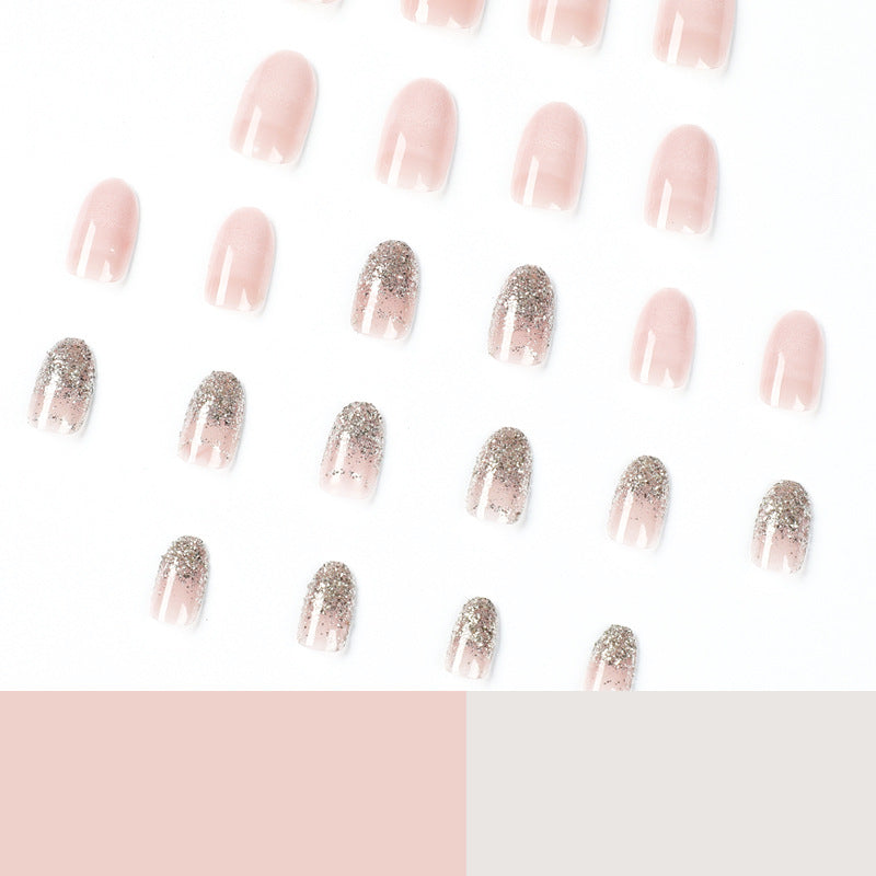 Kunstvolle Nagelkunst mit Strassverzierungen und elegantem Farbverlauf Brehn
