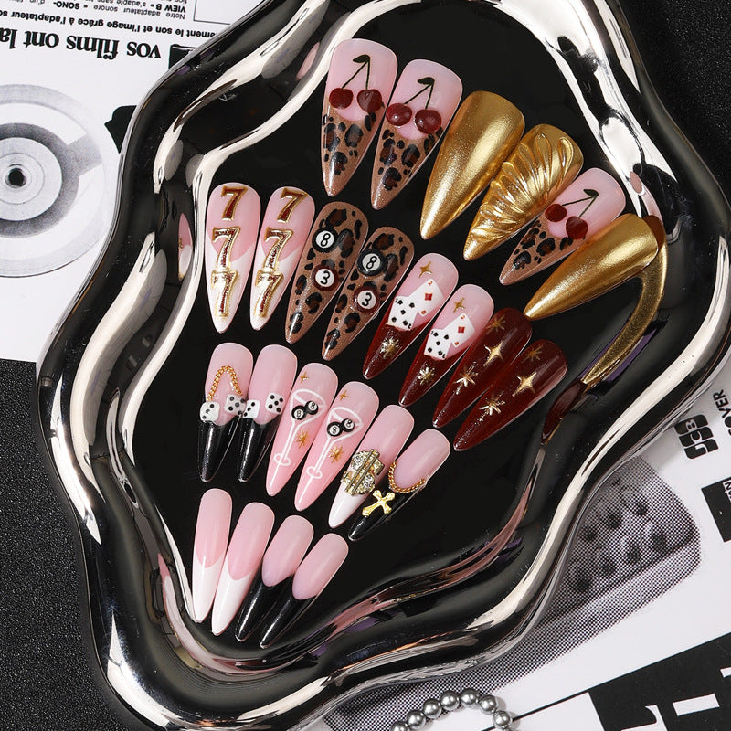 Glamouröse Dekorative Press-On Nagelspitzen Brehn