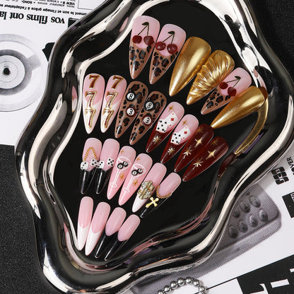 Glamouröse Dekorative Press-On Nagelspitzen Brehn
