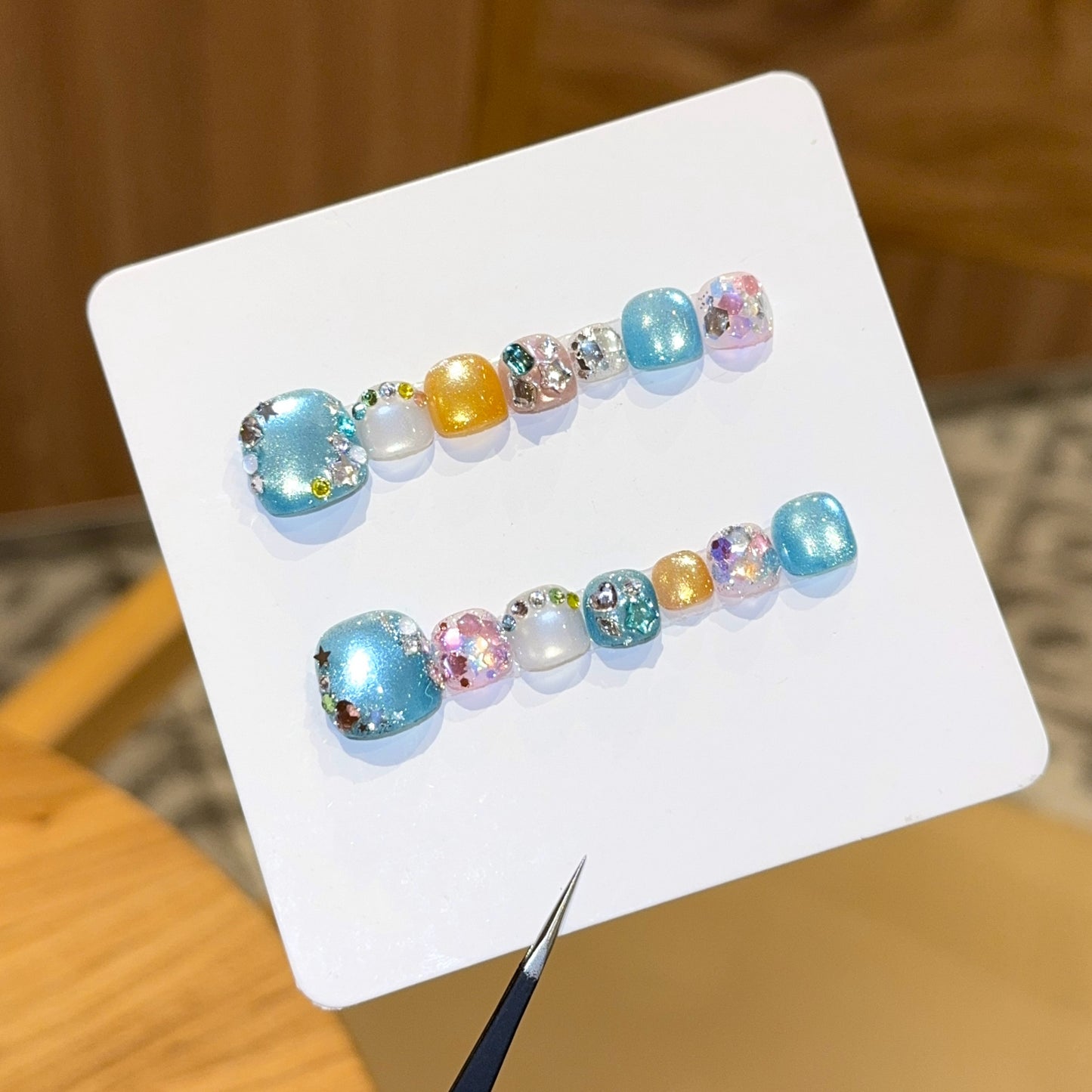 Kunstnägel mit Funkelnden Akzenten und Glitzerndem Design Brehn