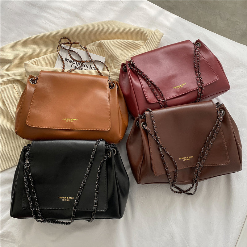 Elegante Schulterhandtasche mit Ketten-Detail